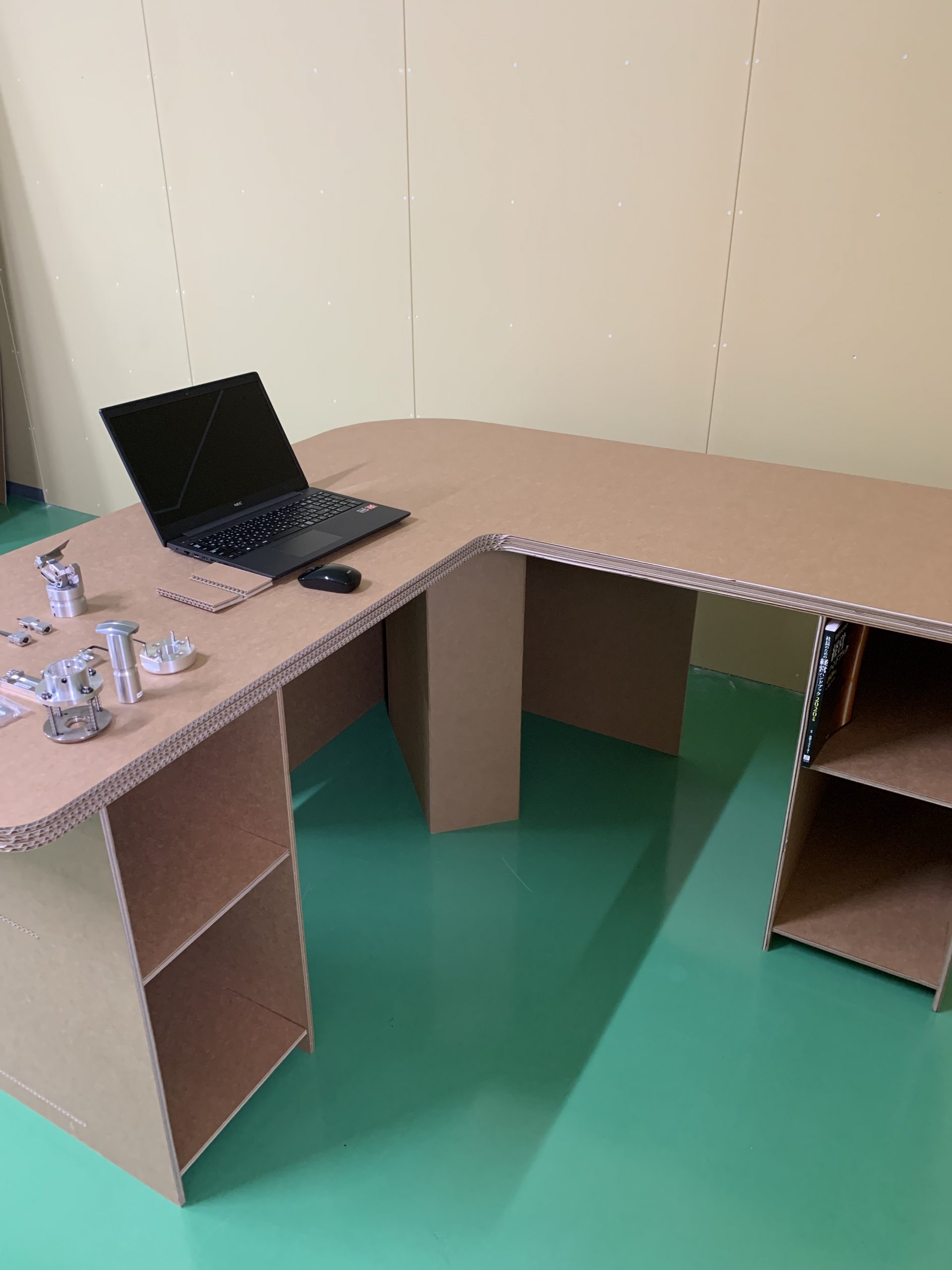 Think Lab   強化段ボール製机(中古1つも含む) IMG_03061-scaled.jpg